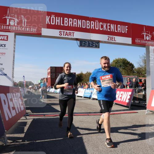03.10.2025 - Köhlbrandbrückenlauf Lena Gebhardt http://msf.ph/oto/9072779 03.10.2025 13:37:34 Ziel 4611, 4863, 5190, 5241, 5550, 5551, 5756, 6133, 6402 meine-sportfotos.de