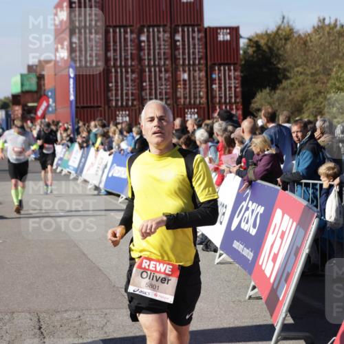 03.10.2025 - Köhlbrandbrückenlauf Jannik Wohlers http://msf.ph/oto/9072784 03.10.2025 13:15:48 Ziel 4210, 4421, 4604, 4677, 4803, 4885, 5768, 5800, 5801, 5879, 5942, 6112, 6301, 6445, 6536 meine-sportfotos.de