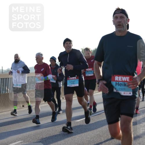 03.10.2025 - Köhlbrandbrückenlauf Jannik Wohlers http://msf.ph/oto/9072785 03.10.2025 09:18:17 Position 3 3750, 1501 meine-sportfotos.de