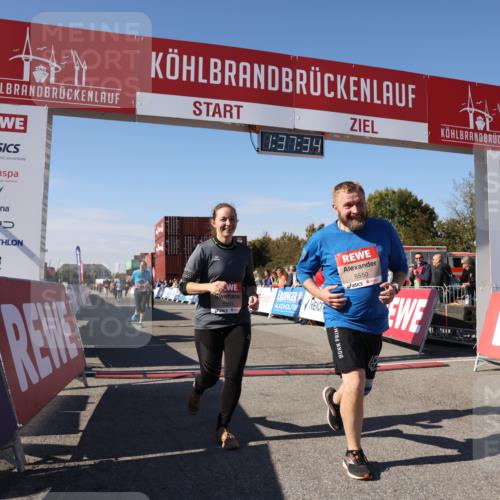 03.10.2025 - Köhlbrandbrückenlauf Lena Gebhardt http://msf.ph/oto/9072792 03.10.2025 13:37:34 Ziel 4611, 4863, 5190, 5241, 5550, 5551, 5756, 6133, 6402 meine-sportfotos.de