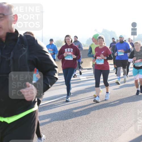 03.10.2025 - Köhlbrandbrückenlauf Lena Gebhardt http://msf.ph/oto/9072796 03.10.2025 09:24:53 Position 1 1098, 1097 meine-sportfotos.de