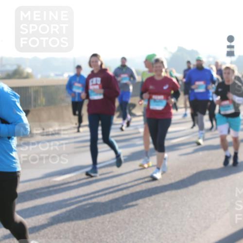 03.10.2025 - Köhlbrandbrückenlauf Lena Gebhardt http://msf.ph/oto/9072814 03.10.2025 09:24:53 Position 1 2315 meine-sportfotos.de