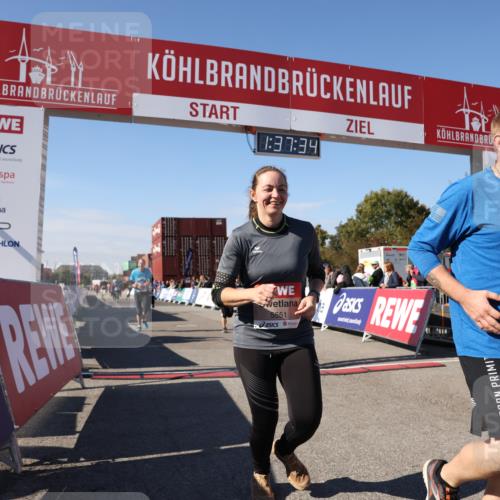 03.10.2025 - Köhlbrandbrückenlauf Lena Gebhardt http://msf.ph/oto/9072815 03.10.2025 13:37:35 Ziel 4611, 4863, 5190, 5241, 5550, 5551, 5756, 6133, 6402 meine-sportfotos.de