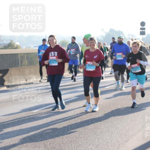 03.10.2025 - Köhlbrandbrückenlauf Lena Gebhardt http://msf.ph/oto/9072828 03.10.2025 09:24:53 Position 1  meine-sportfotos.de