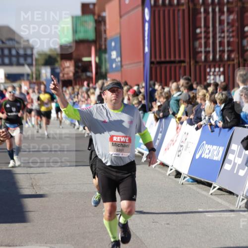 03.10.2025 - Köhlbrandbrückenlauf Jannik Wohlers http://msf.ph/oto/9072846 03.10.2025 13:15:50 Ziel 4210, 4374, 4604, 4677, 4833, 4885, 5768, 5800, 5801, 5879, 5942, 6112, 6301, 6445, 6507, 6536 meine-sportfotos.de