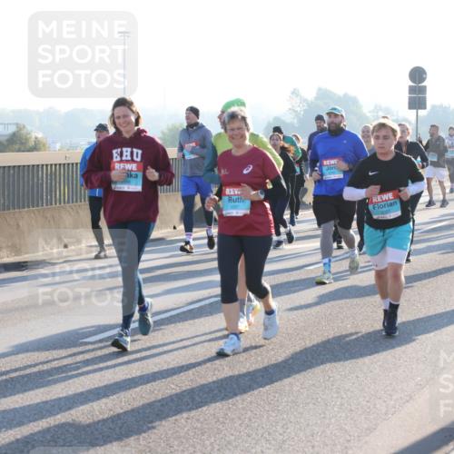 03.10.2025 - Köhlbrandbrückenlauf Lena Gebhardt http://msf.ph/oto/9072868 03.10.2025 09:24:54 Position 1 1097, 3381 meine-sportfotos.de