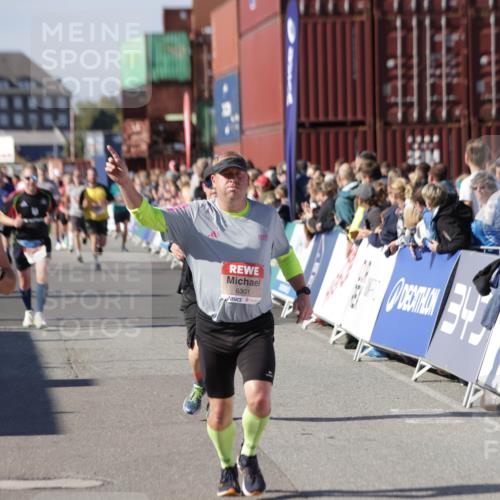 03.10.2025 - Köhlbrandbrückenlauf Jannik Wohlers http://msf.ph/oto/9072871 03.10.2025 13:15:50 Ziel 4210, 4374, 4604, 4677, 4833, 4885, 5768, 5800, 5801, 5879, 5942, 6112, 6301, 6445, 6507, 6536 meine-sportfotos.de