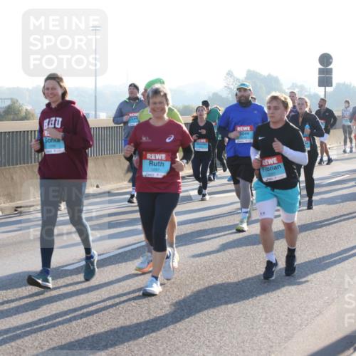 03.10.2025 - Köhlbrandbrückenlauf Lena Gebhardt http://msf.ph/oto/9072879 03.10.2025 09:24:54 Position 1 1098, 1097 meine-sportfotos.de