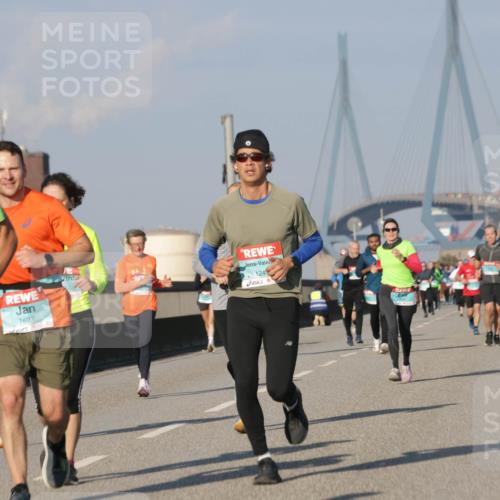 03.10.2025 - Köhlbrandbrückenlauf Jannik Wohlers http://msf.ph/oto/9072893 03.10.2025 09:50:16 Position 3 1080, 1622, 124 meine-sportfotos.de