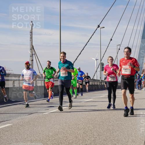 03.10.2025 - Köhlbrandbrückenlauf Michael Burmester http://msf.ph/oto/9072914 03.10.2025 12:38:21 Position 2 6484 meine-sportfotos.de