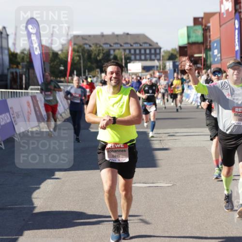 03.10.2025 - Köhlbrandbrückenlauf Jannik Wohlers http://msf.ph/oto/9072917 03.10.2025 13:15:50 Ziel 4210, 4374, 4604, 4677, 4833, 4885, 5768, 5800, 5801, 5879, 5942, 6112, 6301, 6445, 6507, 6536 meine-sportfotos.de