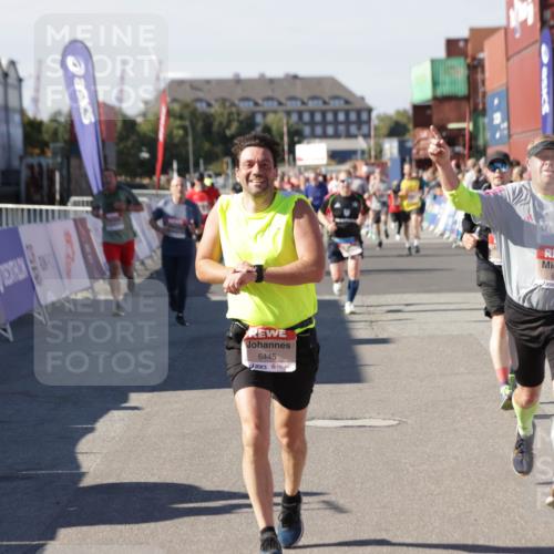 03.10.2025 - Köhlbrandbrückenlauf Jannik Wohlers http://msf.ph/oto/9072930 03.10.2025 13:15:51 Ziel 4210, 4374, 4604, 4677, 4833, 4885, 5768, 5800, 5801, 5879, 6112, 6301, 6445, 6507, 6536 meine-sportfotos.de