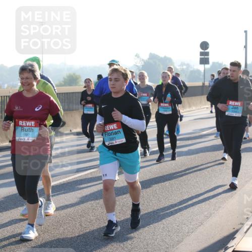 03.10.2025 - Köhlbrandbrückenlauf Lena Gebhardt http://msf.ph/oto/9072931 03.10.2025 09:24:55 Position 1 98, 1097, 3381, 3395 meine-sportfotos.de