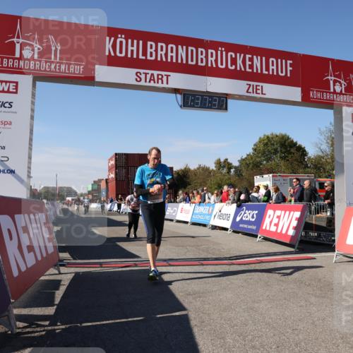 03.10.2025 - Köhlbrandbrückenlauf Lena Gebhardt http://msf.ph/oto/9072935 03.10.2025 13:37:38 Ziel 4611, 4863, 5201, 5384, 5550, 5551, 5756, 6133, 6402 meine-sportfotos.de