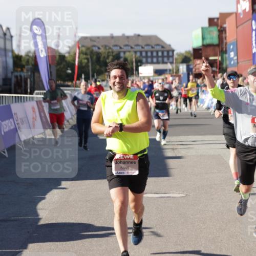 03.10.2025 - Köhlbrandbrückenlauf Jannik Wohlers http://msf.ph/oto/9072947 03.10.2025 13:15:51 Ziel 4210, 4374, 4604, 4677, 4833, 4885, 5768, 5800, 5801, 5879, 6112, 6301, 6445, 6507, 6536 meine-sportfotos.de