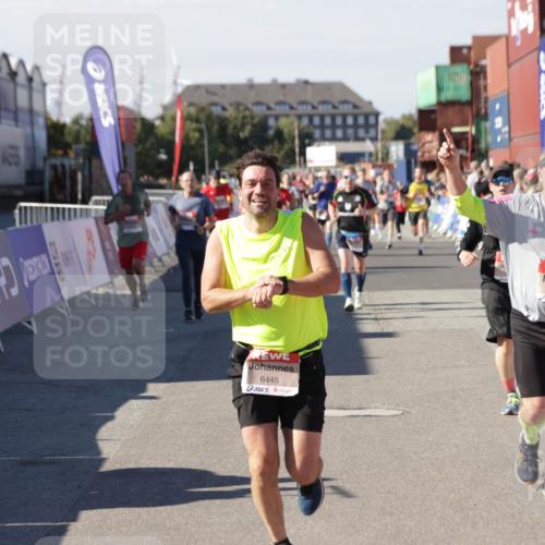 03.10.2025 - Köhlbrandbrückenlauf Jannik Wohlers http://msf.ph/oto/9072952 03.10.2025 13:15:51 Ziel 4210, 4374, 4604, 4677, 4833, 4885, 5768, 5800, 5801, 5879, 6112, 6301, 6445, 6507, 6536 meine-sportfotos.de