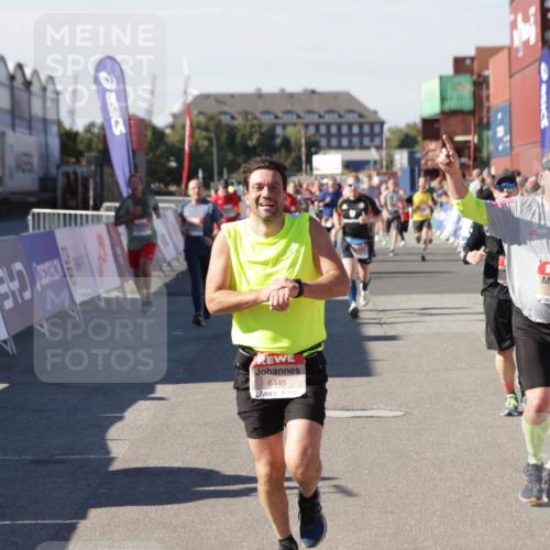 03.10.2025 - Köhlbrandbrückenlauf Jannik Wohlers http://msf.ph/oto/9072969 03.10.2025 13:15:51 Ziel 4210, 4374, 4604, 4677, 4833, 4885, 5768, 5800, 5801, 5879, 6112, 6301, 6445, 6507, 6536 meine-sportfotos.de