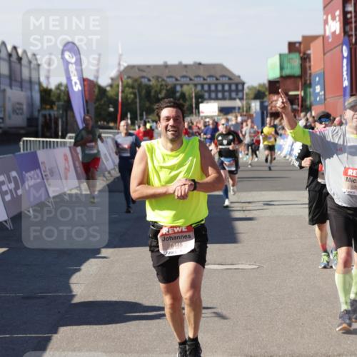 03.10.2025 - Köhlbrandbrückenlauf Jannik Wohlers http://msf.ph/oto/9072983 03.10.2025 13:15:51 Ziel 4210, 4374, 4604, 4677, 4833, 4885, 5768, 5800, 5801, 5879, 6112, 6301, 6445, 6507, 6536 meine-sportfotos.de