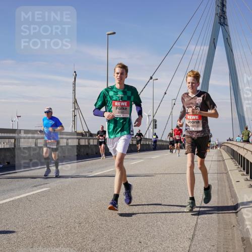 03.10.2025 - Köhlbrandbrückenlauf Michael Burmester http://msf.ph/oto/9073003 03.10.2025 12:38:25 Position 2 6167, 5824, 2025 meine-sportfotos.de