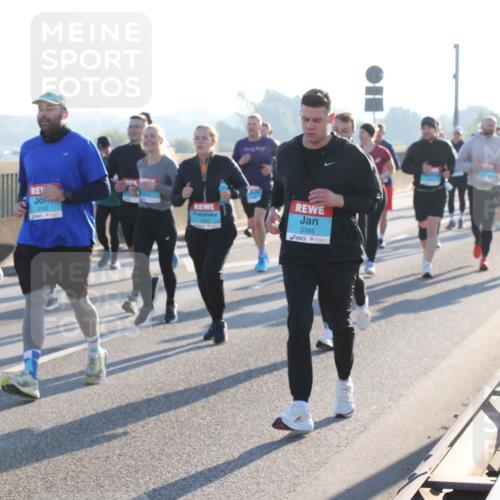 03.10.2025 - Köhlbrandbrückenlauf Lena Gebhardt http://msf.ph/oto/9073015 03.10.2025 09:24:56 Position 1 81, 2142, 3395 meine-sportfotos.de