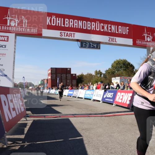 03.10.2025 - Köhlbrandbrückenlauf Lena Gebhardt http://msf.ph/oto/9073016 03.10.2025 13:37:41 Ziel 4611, 4863, 5201, 5384, 5550, 5551, 5756, 6133, 6402 meine-sportfotos.de