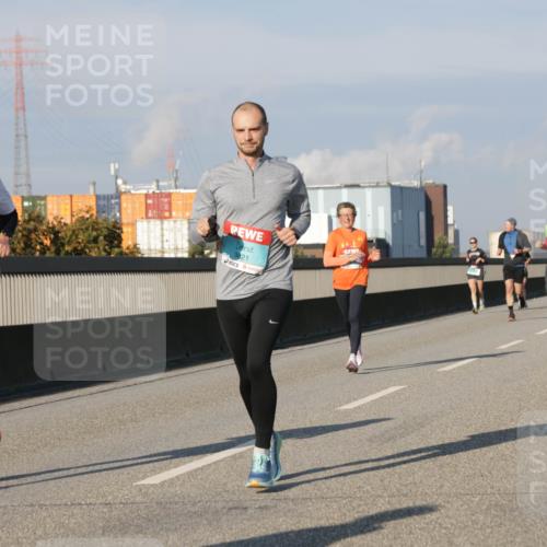 03.10.2025 - Köhlbrandbrückenlauf Jannik Wohlers http://msf.ph/oto/9073027 03.10.2025 09:50:22 Position 3 2672, 3821 meine-sportfotos.de