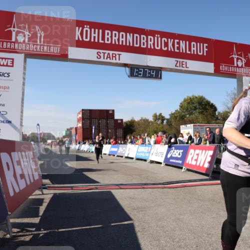 03.10.2025 - Köhlbrandbrückenlauf Lena Gebhardt http://msf.ph/oto/9073033 03.10.2025 13:37:41 Ziel 4611, 4863, 5201, 5384, 5550, 5551, 5756, 6133, 6402 meine-sportfotos.de