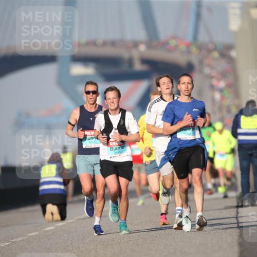 03.10.2025 - Köhlbrandbrückenlauf Jannik Wohlers http://msf.ph/oto/9073035 03.10.2025 09:39:05 Position 3 1017, 3153, 1032 meine-sportfotos.de