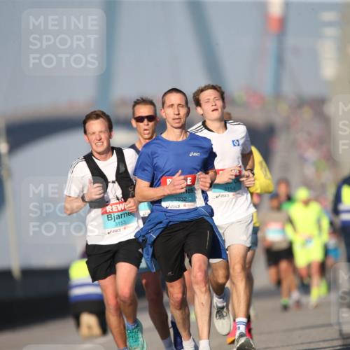 03.10.2025 - Köhlbrandbrückenlauf Jannik Wohlers http://msf.ph/oto/9073058 03.10.2025 09:39:10 Position 3 3153, 1032, 3154 meine-sportfotos.de