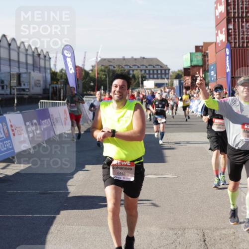 03.10.2025 - Köhlbrandbrückenlauf Jannik Wohlers http://msf.ph/oto/9073060 03.10.2025 13:15:51 Ziel 4210, 4374, 4604, 4677, 4833, 4885, 5768, 5800, 5801, 5879, 6112, 6301, 6445, 6507, 6536 meine-sportfotos.de