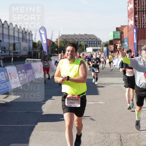 03.10.2025 - Köhlbrandbrückenlauf Jannik Wohlers http://msf.ph/oto/9073069 03.10.2025 13:15:51 Ziel 4210, 4374, 4604, 4677, 4833, 4885, 5768, 5800, 5801, 5879, 6112, 6301, 6445, 6507, 6536 meine-sportfotos.de