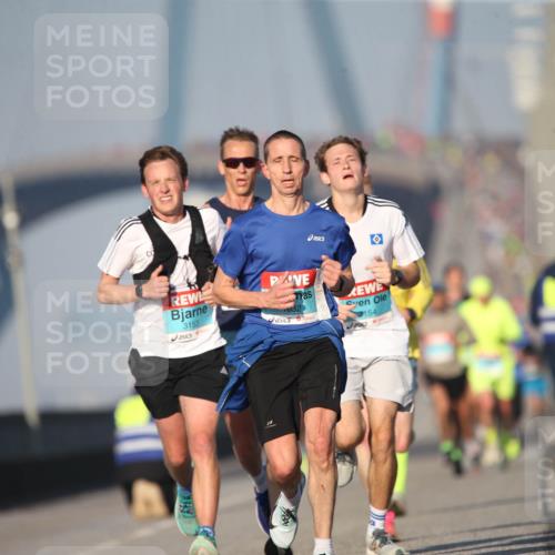 03.10.2025 - Köhlbrandbrückenlauf Jannik Wohlers http://msf.ph/oto/9073070 03.10.2025 09:39:10 Position 3 3153, 32, 3154 meine-sportfotos.de