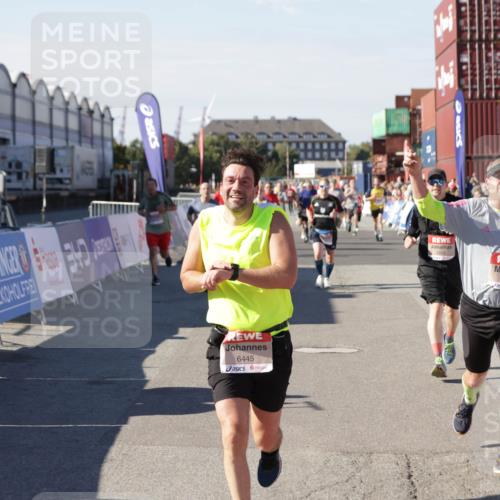 03.10.2025 - Köhlbrandbrückenlauf Jannik Wohlers http://msf.ph/oto/9073078 03.10.2025 13:15:51 Ziel 4210, 4374, 4604, 4677, 4833, 4885, 5768, 5800, 5801, 5879, 6112, 6301, 6445, 6507, 6536 meine-sportfotos.de