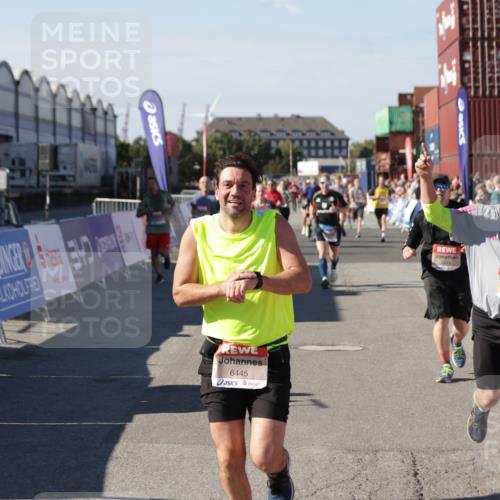 03.10.2025 - Köhlbrandbrückenlauf Jannik Wohlers http://msf.ph/oto/9073103 03.10.2025 13:15:51 Ziel 4210, 4374, 4604, 4677, 4833, 4885, 5768, 5800, 5801, 5879, 6112, 6301, 6445, 6507, 6536 meine-sportfotos.de