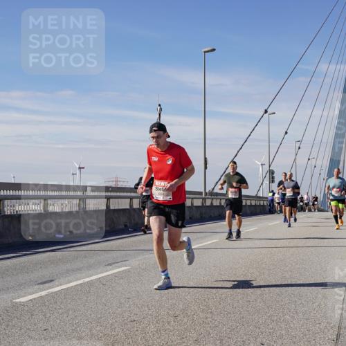 03.10.2025 - Köhlbrandbrückenlauf Michael Burmester http://msf.ph/oto/9073128 03.10.2025 12:38:31 Position 2 6654 meine-sportfotos.de