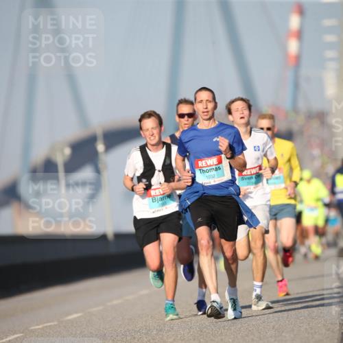 03.10.2025 - Köhlbrandbrückenlauf Jannik Wohlers http://msf.ph/oto/9073130 03.10.2025 09:39:11 Position 3 3153, 1032, 3154 meine-sportfotos.de