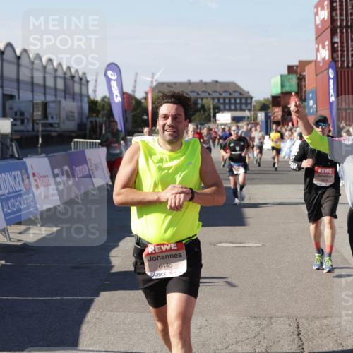 03.10.2025 - Köhlbrandbrückenlauf Jannik Wohlers http://msf.ph/oto/9073131 03.10.2025 13:15:52 Ziel 4374, 4548, 4604, 4677, 4805, 4833, 4885, 5800, 5801, 5867, 5868, 5879, 6112, 6301, 6445, 6507, 6536 meine-sportfotos.de