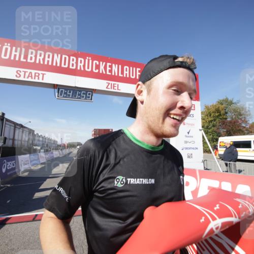 03.10.2025 - Köhlbrandbrückenlauf Jannik Wohlers http://msf.ph/oto/9073135 03.10.2025 12:41:59 Ziel 6099 meine-sportfotos.de