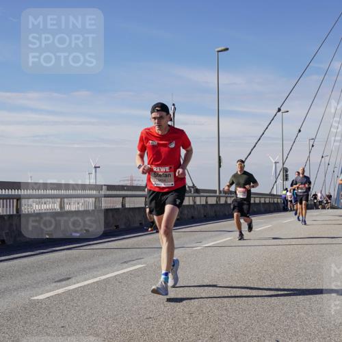 03.10.2025 - Köhlbrandbrückenlauf Michael Burmester http://msf.ph/oto/9073147 03.10.2025 12:38:31 Position 2 6654 meine-sportfotos.de