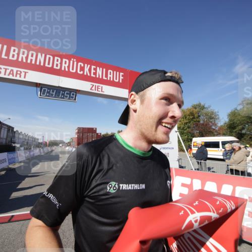 03.10.2025 - Köhlbrandbrückenlauf Jannik Wohlers http://msf.ph/oto/9073148 03.10.2025 12:41:59 Ziel 6099 meine-sportfotos.de