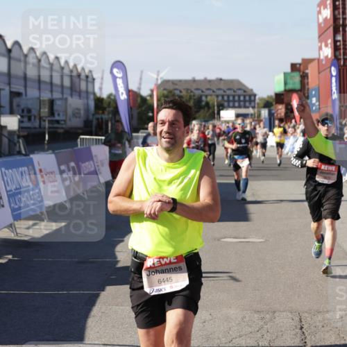 03.10.2025 - Köhlbrandbrückenlauf Jannik Wohlers http://msf.ph/oto/9073152 03.10.2025 13:15:52 Ziel 4374, 4548, 4604, 4677, 4805, 4833, 4885, 5800, 5801, 5867, 5868, 5879, 6112, 6301, 6445, 6507, 6536 meine-sportfotos.de