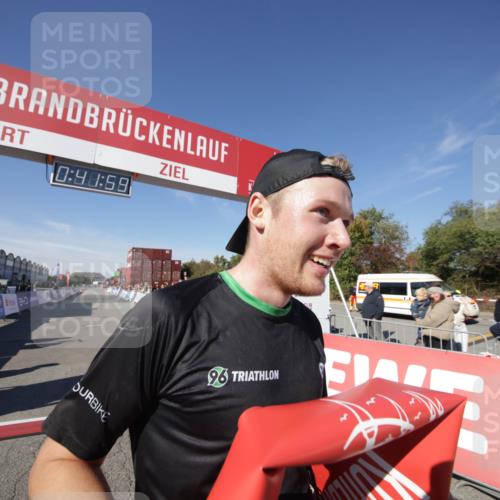 03.10.2025 - Köhlbrandbrückenlauf Jannik Wohlers http://msf.ph/oto/9073157 03.10.2025 12:41:59 Ziel 6099 meine-sportfotos.de
