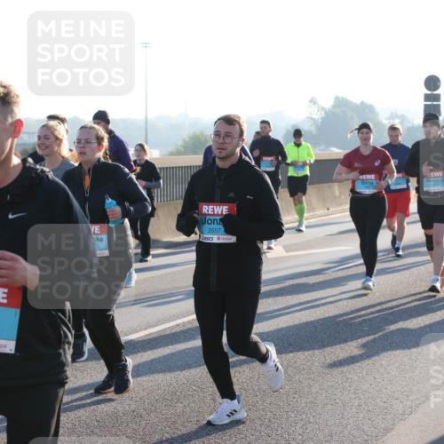 03.10.2025 - Köhlbrandbrückenlauf Lena Gebhardt http://msf.ph/oto/9073161 03.10.2025 09:24:57 Position 1 3395, 3557 meine-sportfotos.de