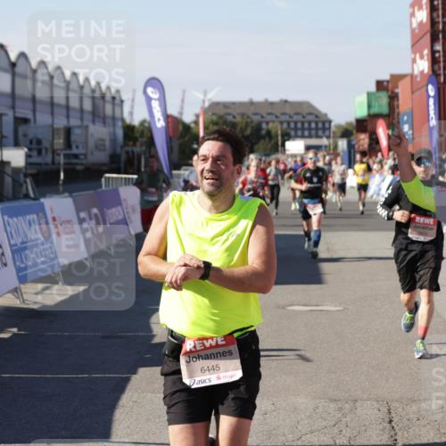 03.10.2025 - Köhlbrandbrückenlauf Jannik Wohlers http://msf.ph/oto/9073162 03.10.2025 13:15:52 Ziel 4374, 4548, 4604, 4677, 4805, 4833, 4885, 5800, 5801, 5867, 5868, 5879, 6112, 6301, 6445, 6507, 6536 meine-sportfotos.de