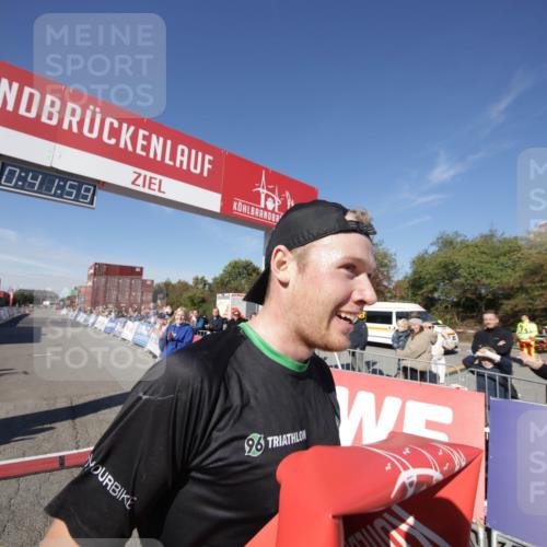 03.10.2025 - Köhlbrandbrückenlauf Jannik Wohlers http://msf.ph/oto/9073181 03.10.2025 12:41:59 Ziel 6099 meine-sportfotos.de