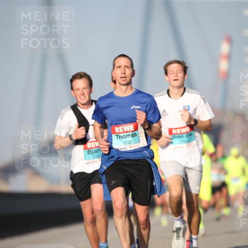 03.10.2025 - Köhlbrandbrückenlauf Jannik Wohlers http://msf.ph/oto/9073182 03.10.2025 09:39:15 Position 3 3153, 1032, 3154 meine-sportfotos.de