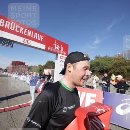 03.10.2025 - Köhlbrandbrückenlauf Jannik Wohlers http://msf.ph/oto/9073188 03.10.2025 12:41:59 Ziel 6099 meine-sportfotos.de