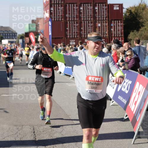 03.10.2025 - Köhlbrandbrückenlauf Jannik Wohlers http://msf.ph/oto/9073192 03.10.2025 13:15:52 Ziel 4374, 4548, 4604, 4677, 4805, 4833, 4885, 5800, 5801, 5867, 5868, 5879, 6112, 6301, 6445, 6507, 6536 meine-sportfotos.de