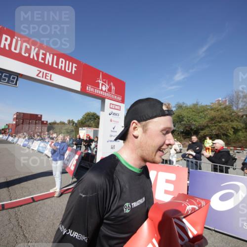 03.10.2025 - Köhlbrandbrückenlauf Jannik Wohlers http://msf.ph/oto/9073200 03.10.2025 12:41:59 Ziel 6099 meine-sportfotos.de