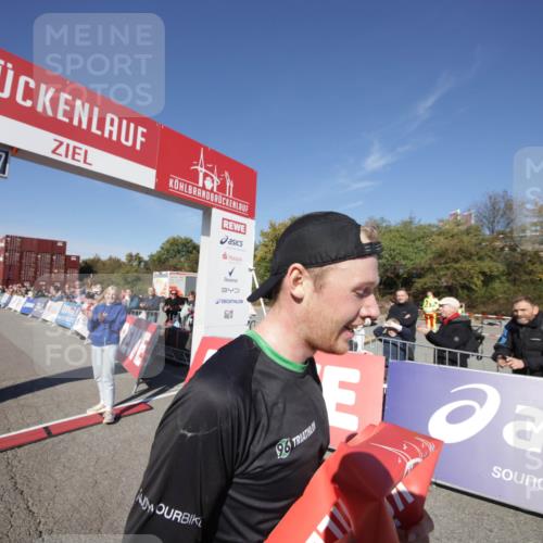 03.10.2025 - Köhlbrandbrückenlauf Jannik Wohlers http://msf.ph/oto/9073211 03.10.2025 12:41:59 Ziel 6099 meine-sportfotos.de